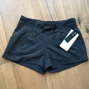 NWT Lululemon Spring Break Away II Shorts